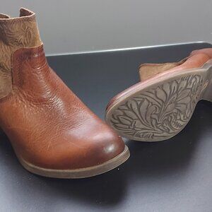 Women's Comfortiva Leather Cowboy Ankle Boot 8.5